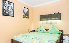 Apartment On Sobornyi Avenue 143 Near Intourist Hotel